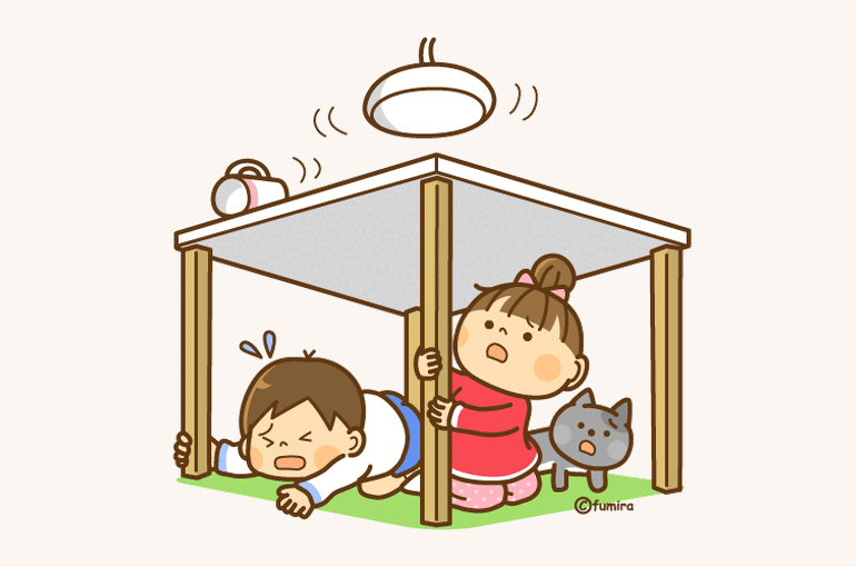 地震　机の下に隠れる